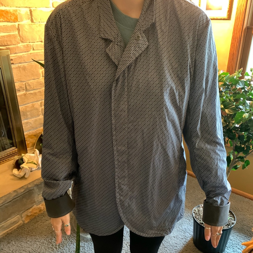 Lululemon windbreaker